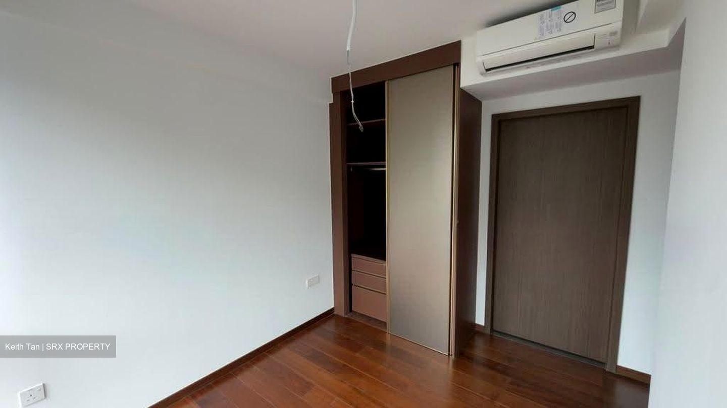 Slim Barracks Rise (D5), Condominium #639078331